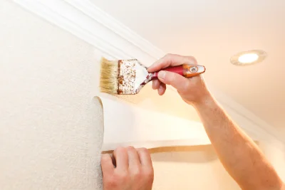 Pose de papier peint à Loqueffret — revêtements muraux et toiles de verre
